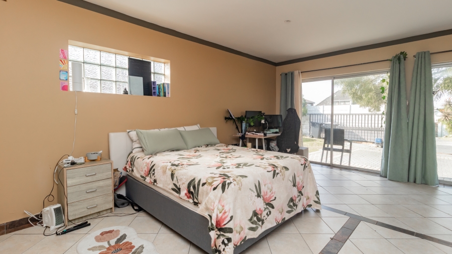 4 Bedroom Property for Sale in Table View Western Cape